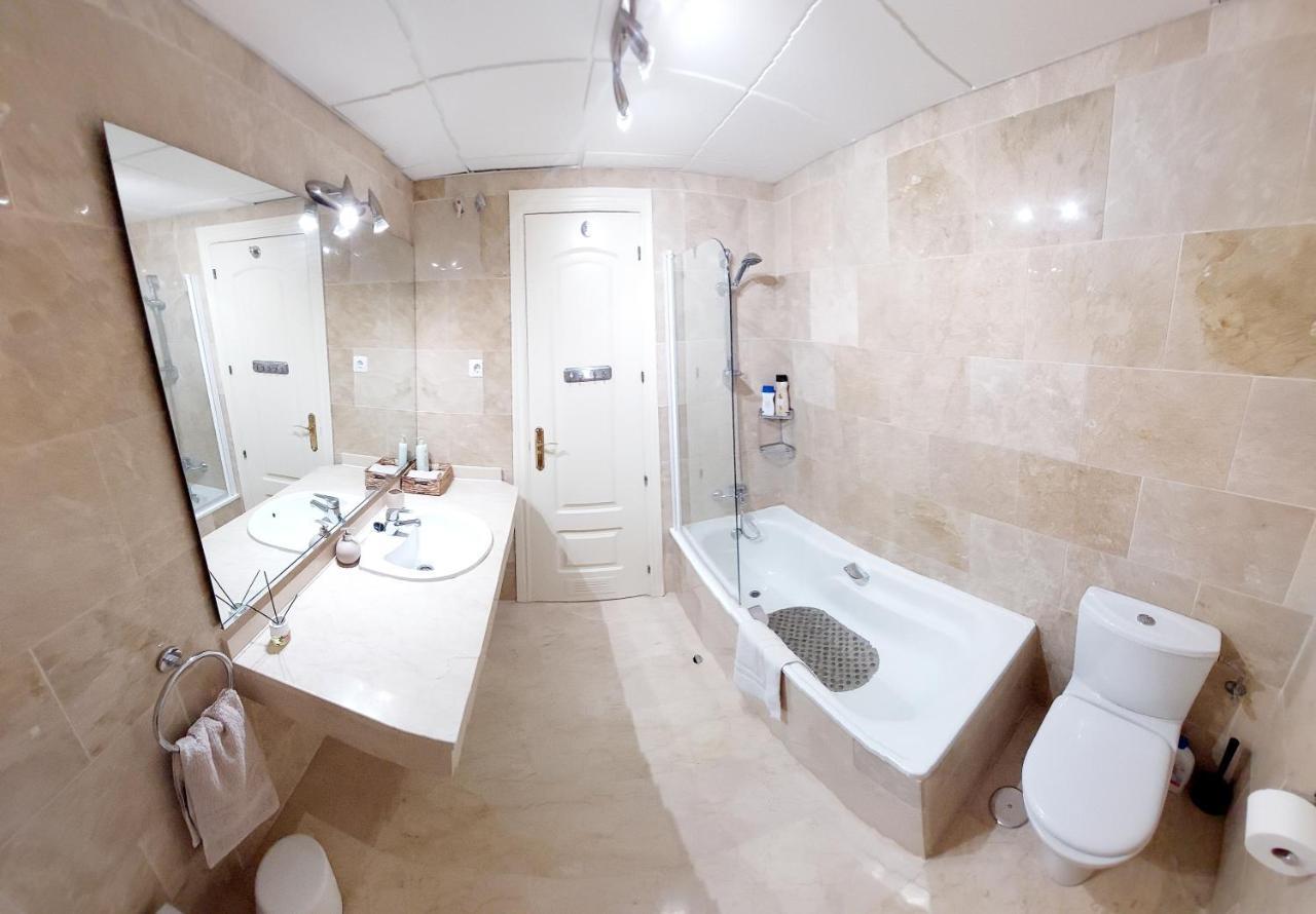 Luxurious Apartment 2 Bedroom 2 Bathroom Near Beach مالقة المظهر الخارجي الصورة